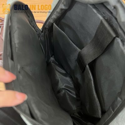 balo-dung-laptop-qua-tang-in-logo-vai-900pu-mau-xam-chong-xoc-lt-02