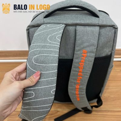 balo-dung-laptop-qua-tang-in-logo-vai-900pu-mau-xam-chong-xoc-lt-02