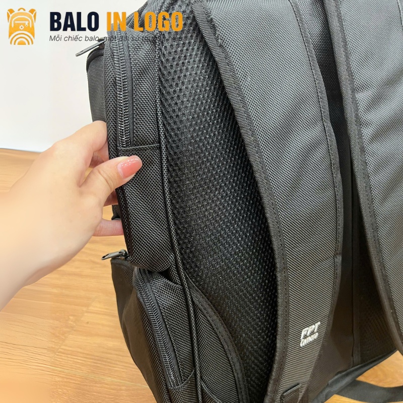 balo-dung-laptop-theu-logo-qua-tang-dang-hop-vai-900pu-mau-den-lt-03 (7) balo-dung-laptop-theu-logo-qua-tang-dang-hop-vai-900pu-mau-den-lt-03 (7)