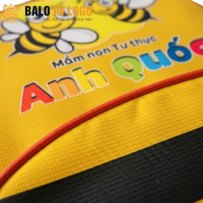 balo-hoc-sinh-in-logo-qua-tang-hinh-ong-vang-vai-du-hs-02