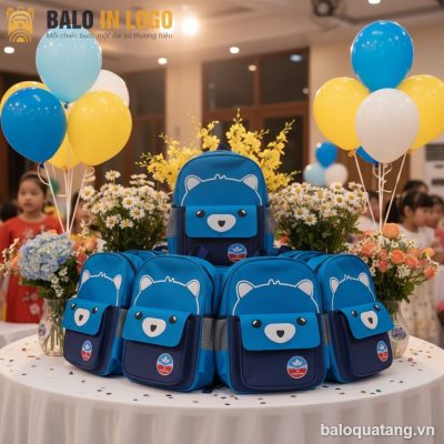 balo-hoc-sinh-in-logo-qua-tang-xanh-duong-hinh-gau-38x28x14cm-hs-01-blog-4