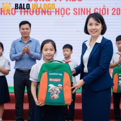 balo-hoc-sinh-in-logo-vai-900pu-xanh-la-phoi-cam-hoa-tiet-hoat-hinh-hs-11