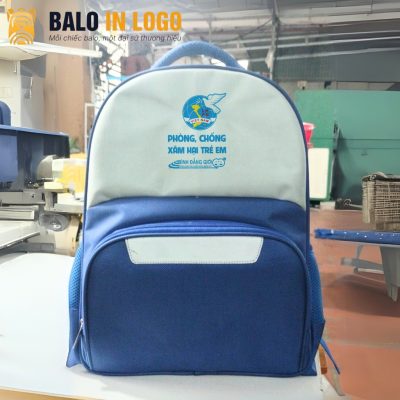 balo-hoc-sinh-in-logo-vai-du-600d-xanh-duong-35x23x10cm-hs-12