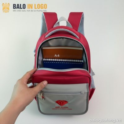 Balo học sinh quà tặng in logo vải 900 PU 30x40x12cm màu xám đỏ HS-05