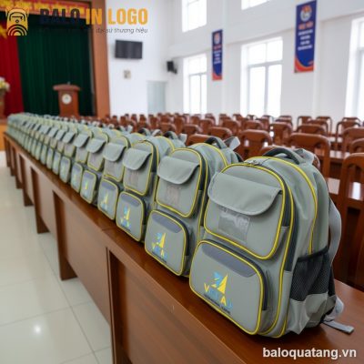 Balo học sinh quà tặng in logo vải 900PU 30x40x12cm màu xám vàng HS-10