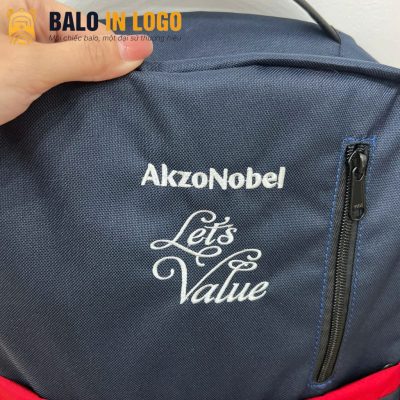 balo-van-phong-dung-laptop-theu-logo-qua-tang-mau-xanh-do-vai-900pu-lt-04