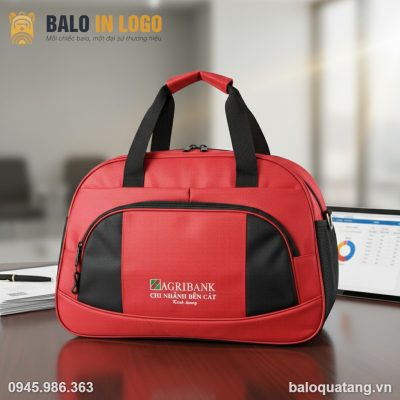 tui-du-lich-qua-tang-in-logo-vai-du-d1680-mau-do-quai-xach-dl-01-blog-1